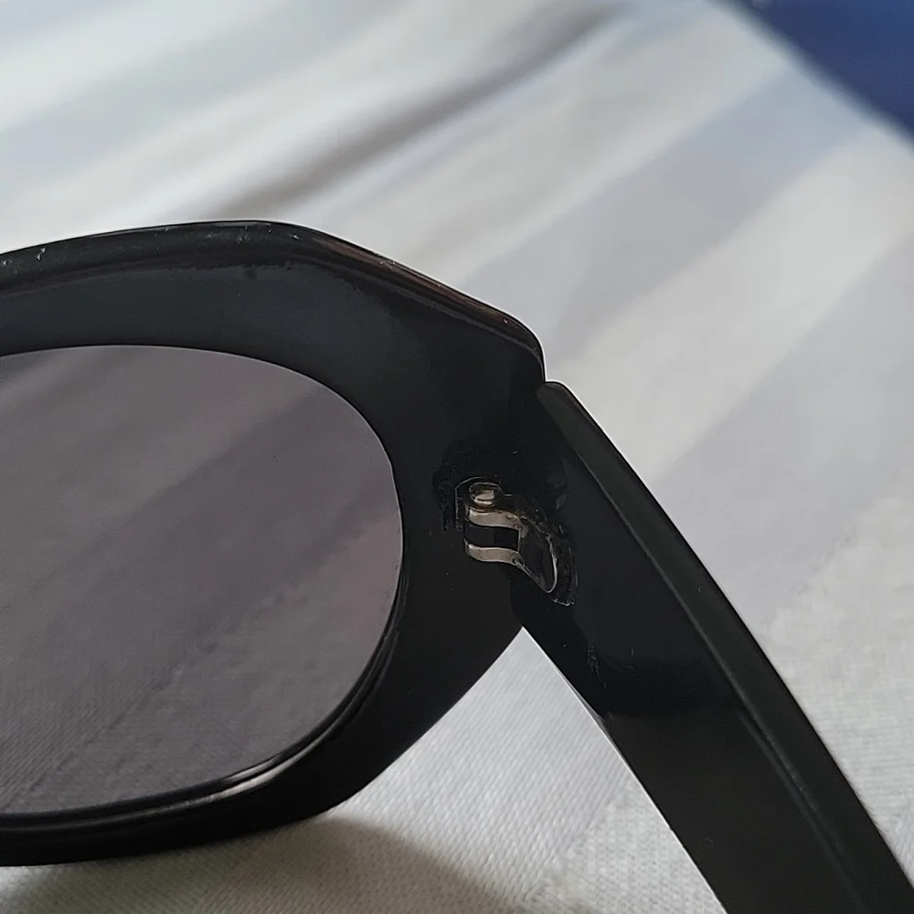 EUC Unisex Black shades